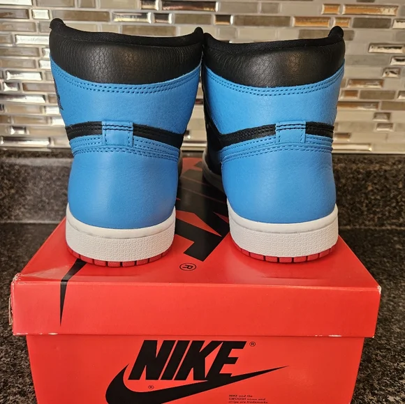 Air Jordan 1 Retro High NC to CHI Women's 7W flaw on midsole - Picture 3 of 12